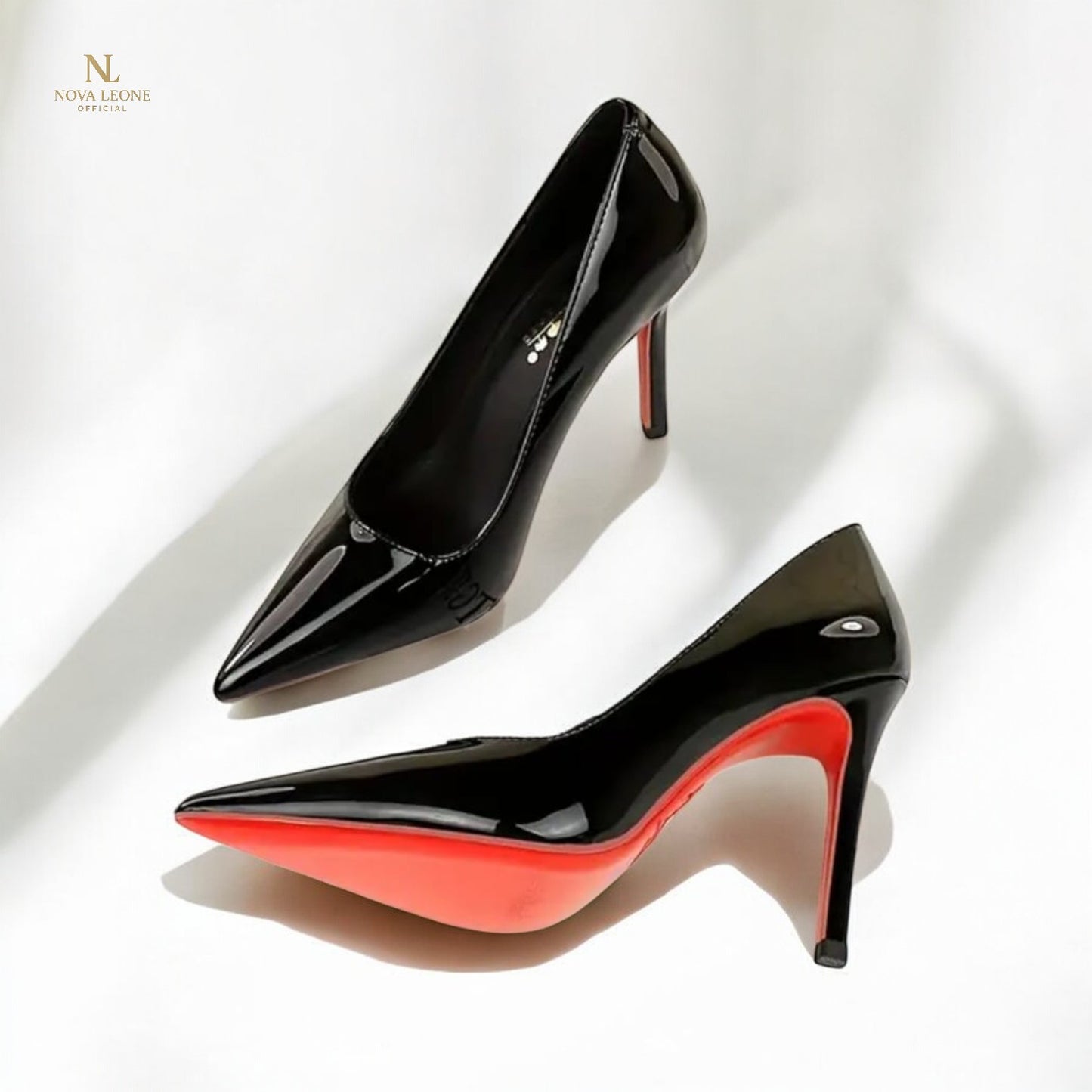 Nova Leone Noir Éclat black patent leather high heels with red sole, symbol of timeless sophistication.
